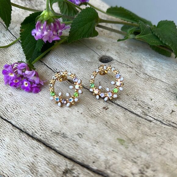 DAINTY GOLD COLORFUL FLOWER STUD EARRINGS. NWOT - Picture 1 of 6